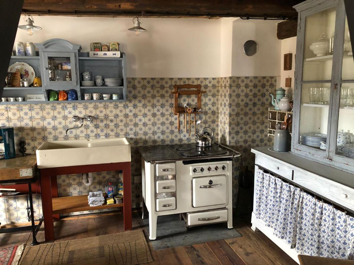 Historisches Fachwerkhaus "Hoher Hirschen" - Stilvolles Studio Und Museales Apartment Mit Romantischem Hof Und Garten Bodman-Ludwigshafen Bagian luar foto